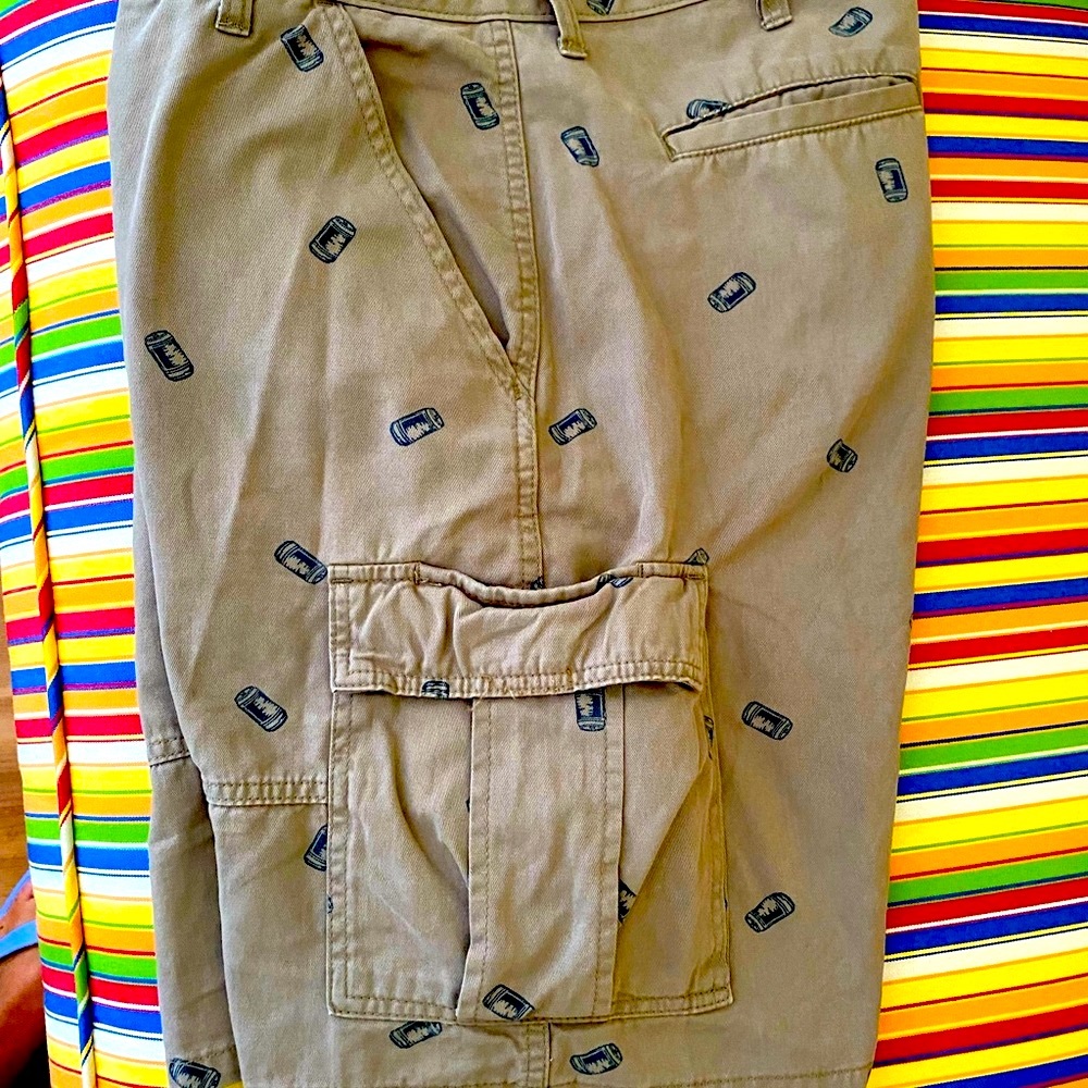 Cargo shorts Khaki Sz 34. FUN beer can print! Worn once. Still perfectly new.